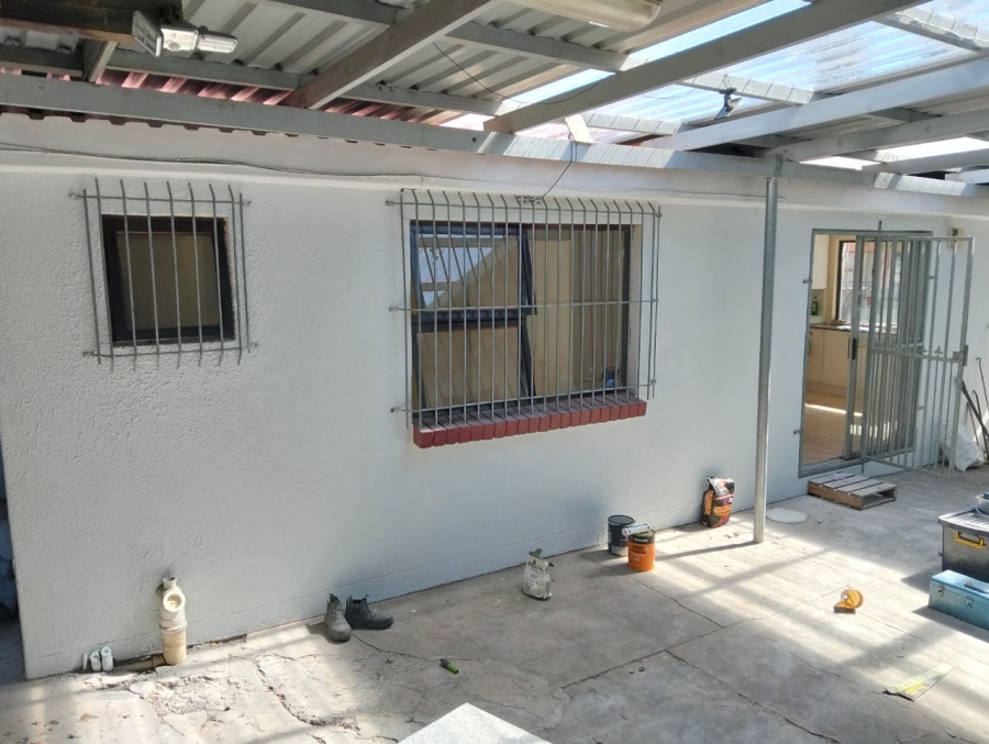 To Let 3 Bedroom Property for Rent in Loucharmante Western Cape